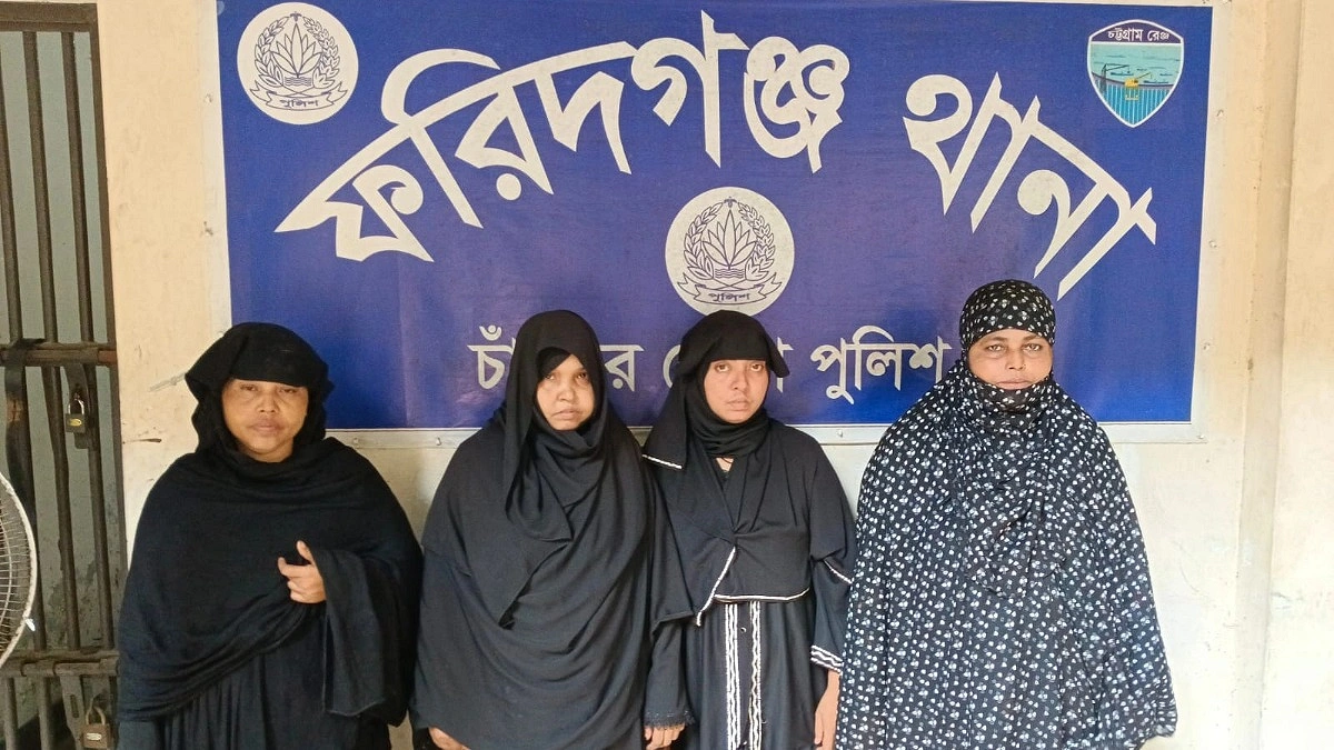 কেনাকাটা করে একই সিরিয়ালের জাল নোট দিচ্ছিলেন ৪ নারী, পুলিশে সোপর্দ