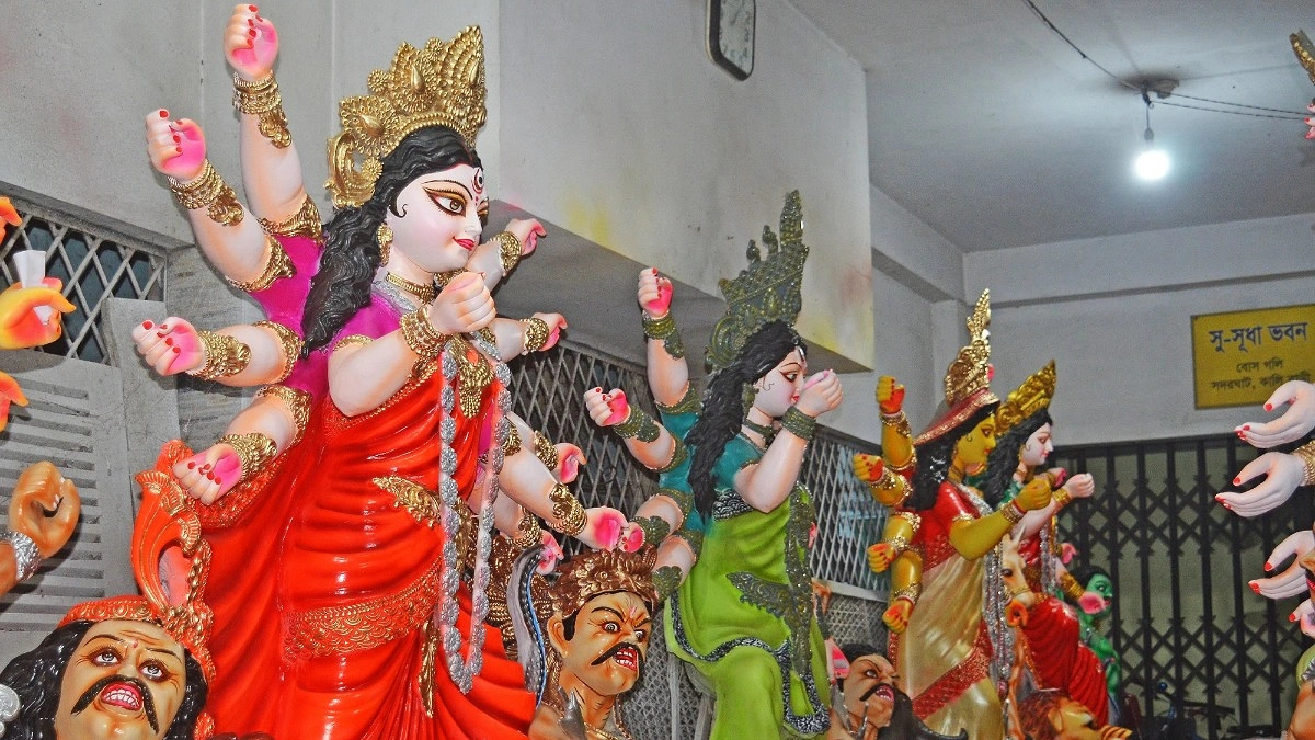মহালয়ার আবাহনে দুর্গোৎসবের প্রস্তুতি