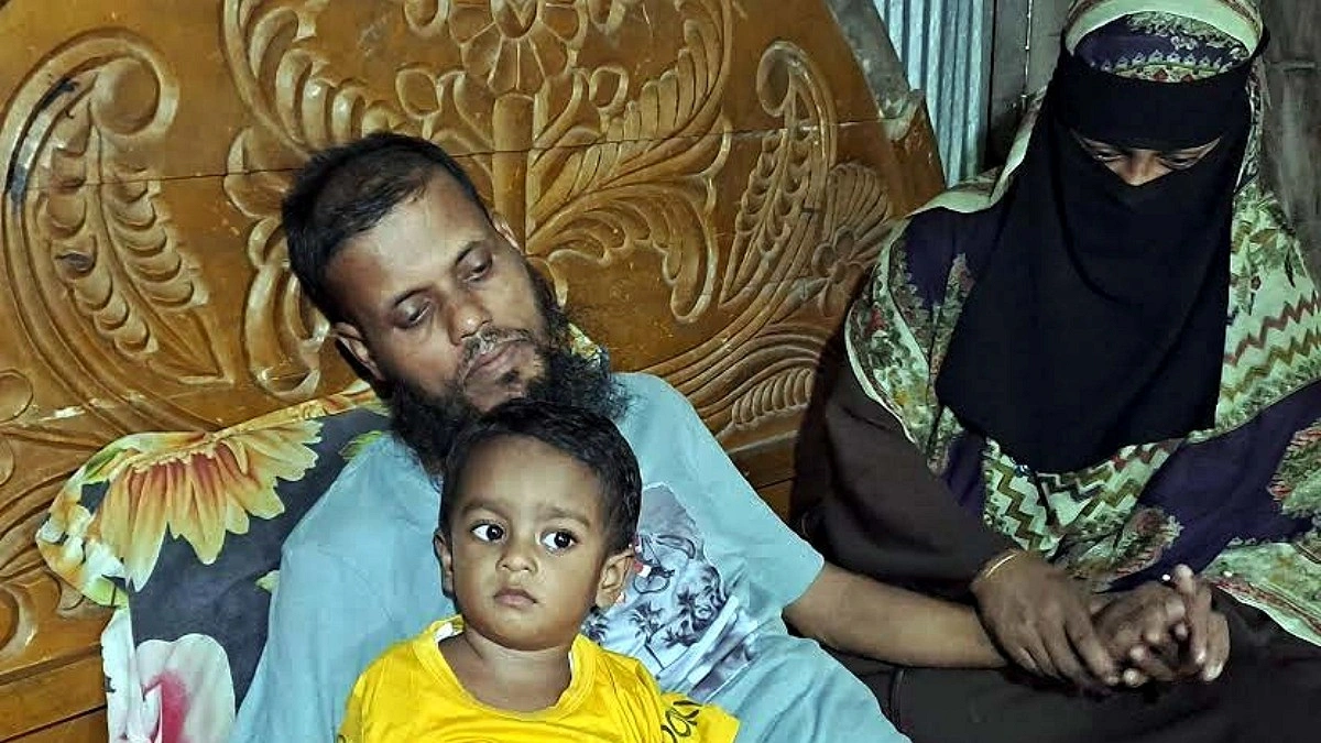 বিত্তবানদের সহযোগিতায় বাঁচার আকুতি ক্যান্সার আক্রান্ত নজরুলের