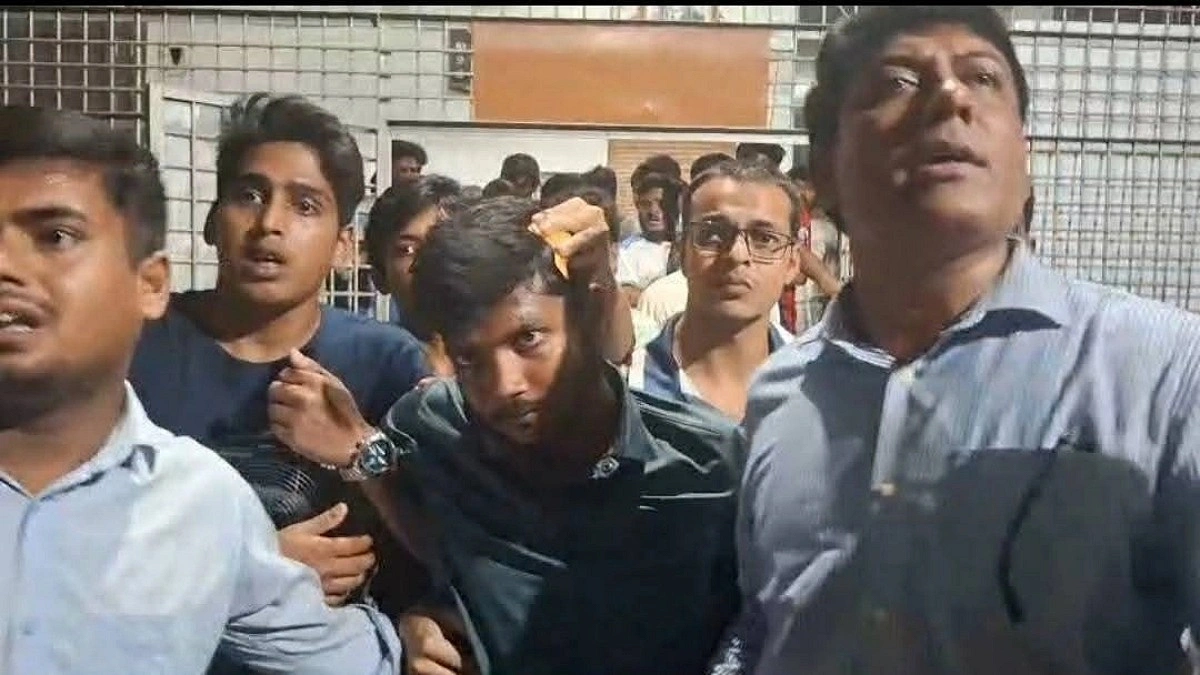 প্রক্টরের স্বীকারোক্তি ‘আমরা ব্যর্থ’, পুলিশও ভয়ে আসেনি