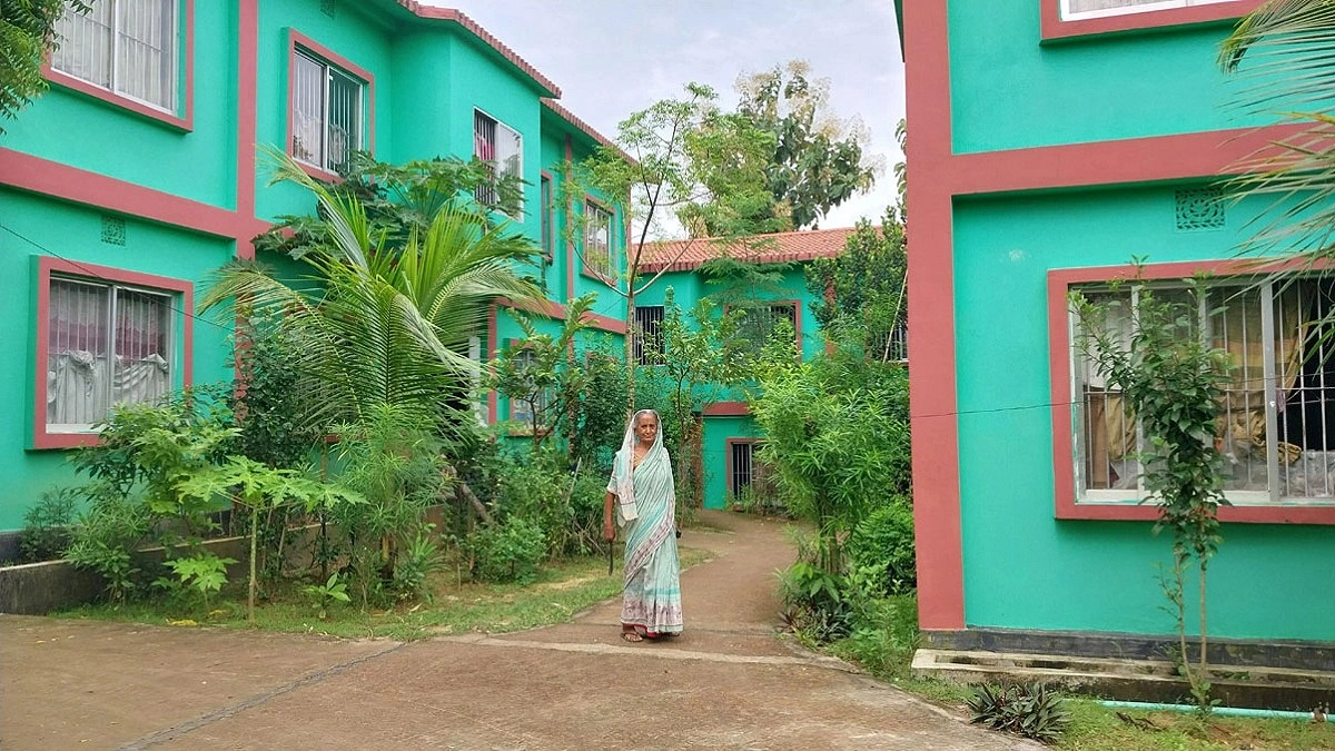 মাথা গোঁজার ঠাঁই মিললেও কাটেনি জীবিকার সংকট