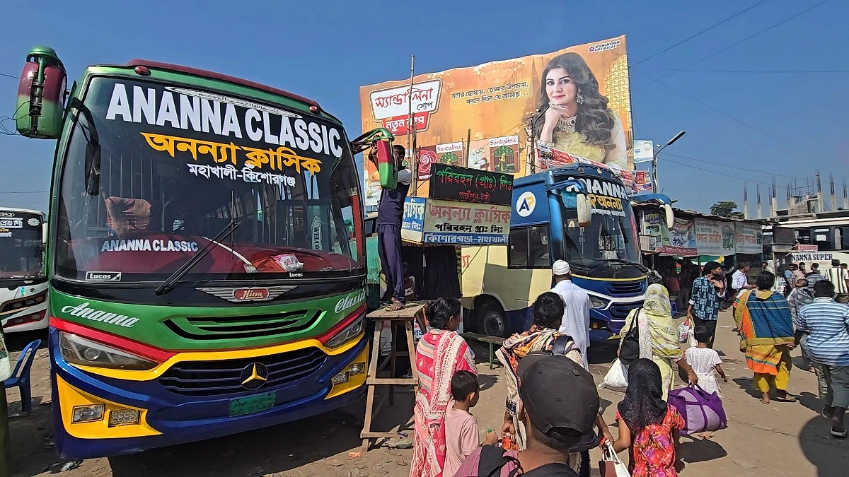 মালিকদের দ্বন্দ্বে কিশোরগঞ্জ-ঢাকা রুটে ২৩৭ বাস বন্ধ, ভোগান্তিতে যাত্রীরা