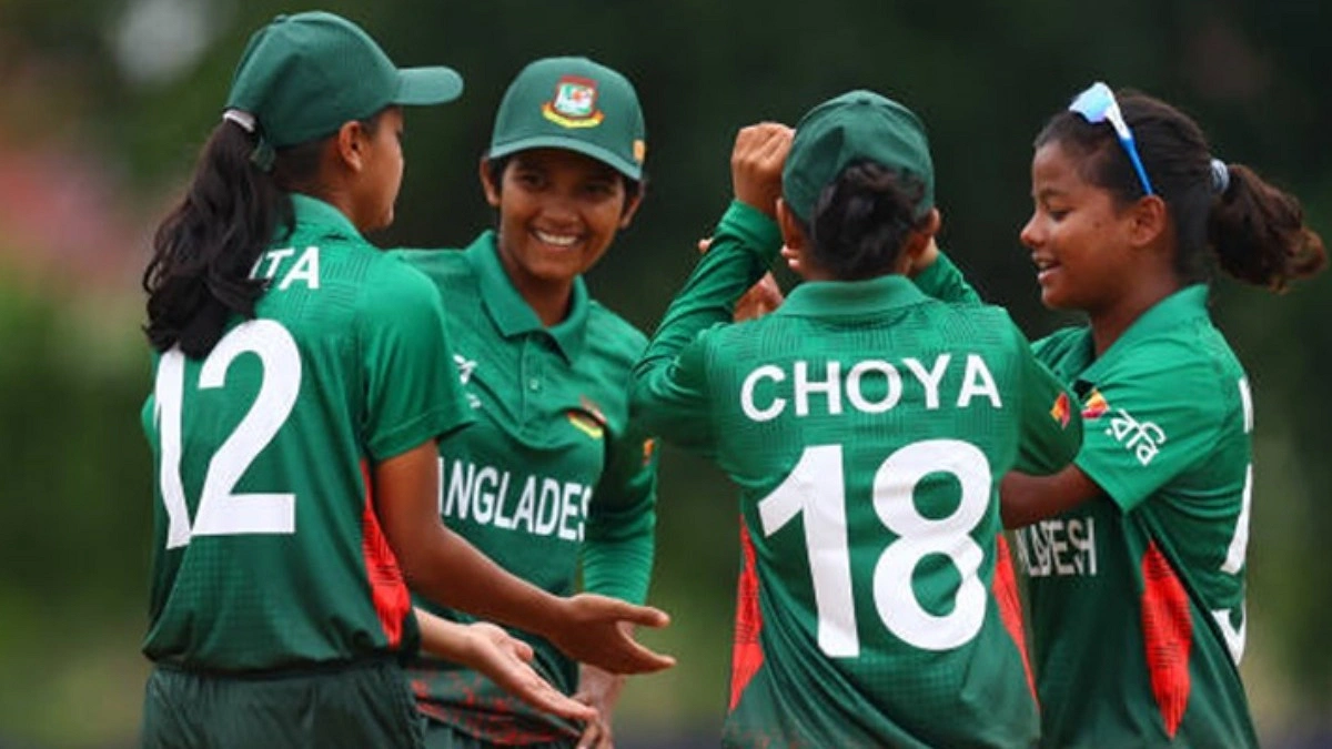 পাকিস্তানকে হারিয়ে শীর্ষে বাংলাদেশ