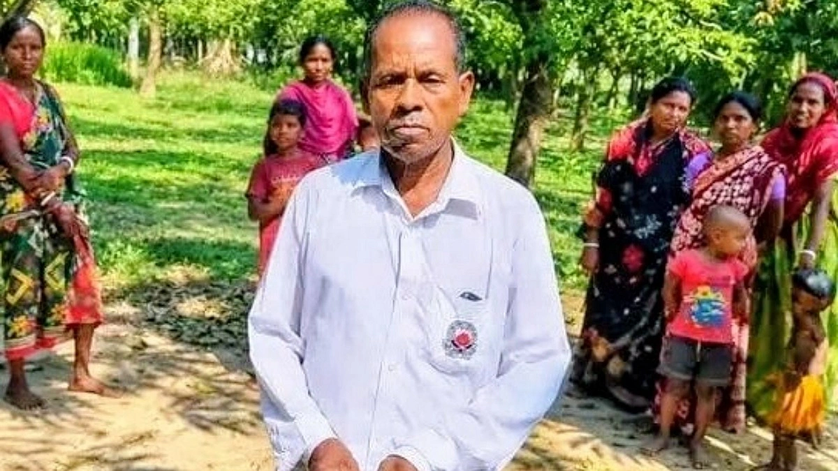 ৩০ বছরের অভিজ্ঞ সাপুড়ের প্রাণ গেল সাপের কামড়েই