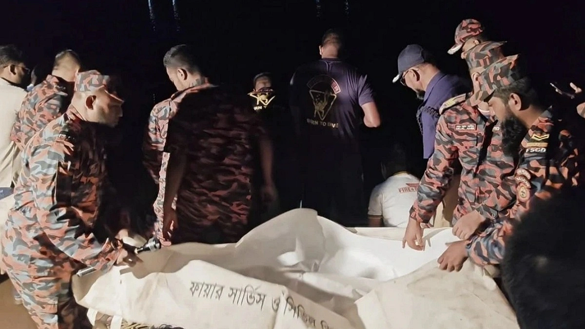 পিরোজপুরে পূজা দেখে ফেরার পথে ট্রলার ডুবে প্রাণ গেল শিশুর, মা নিখোঁজ