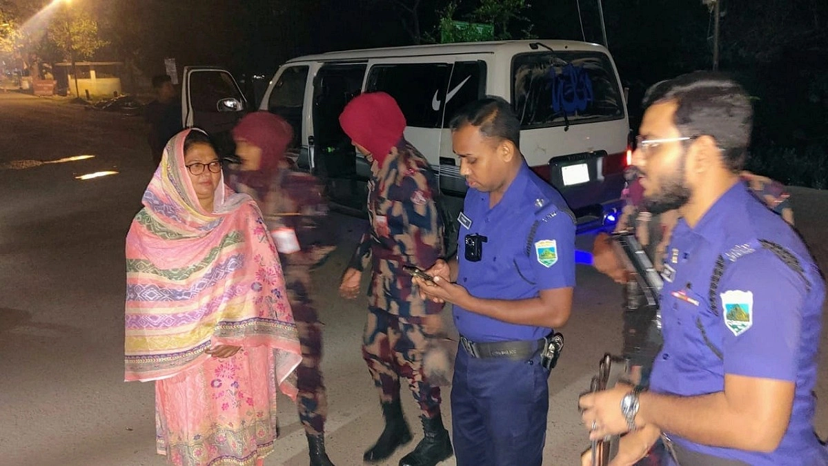 ভারত যাওয়ার সময় যুব মহিলা লীগ নেত্রী আটক