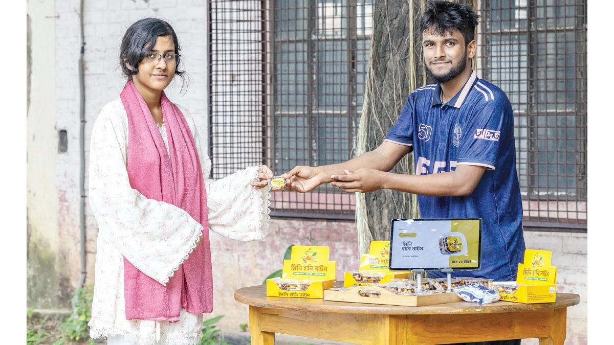 পড়াশোনার ফাঁকে পুষ্টির জোগান