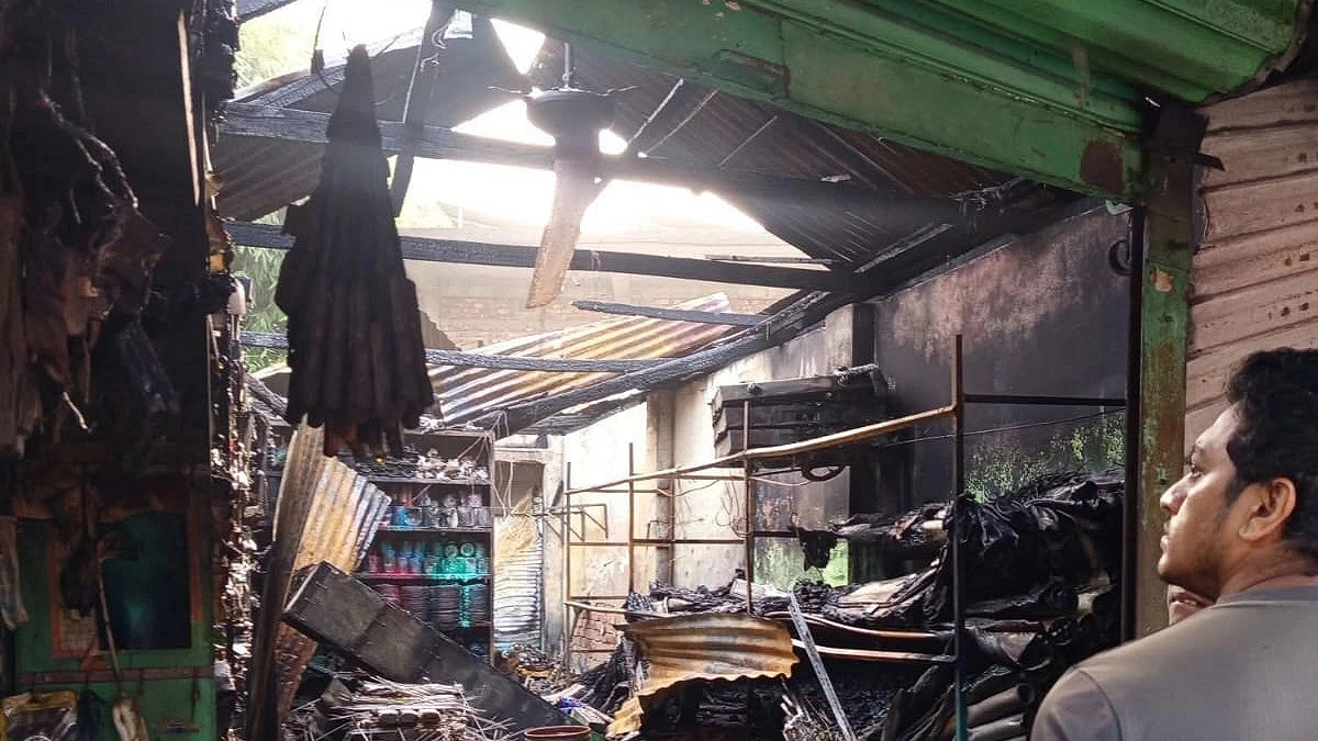 ফেনীর পরশুরামে আগুনে পুড়ল ১৯ দোকান