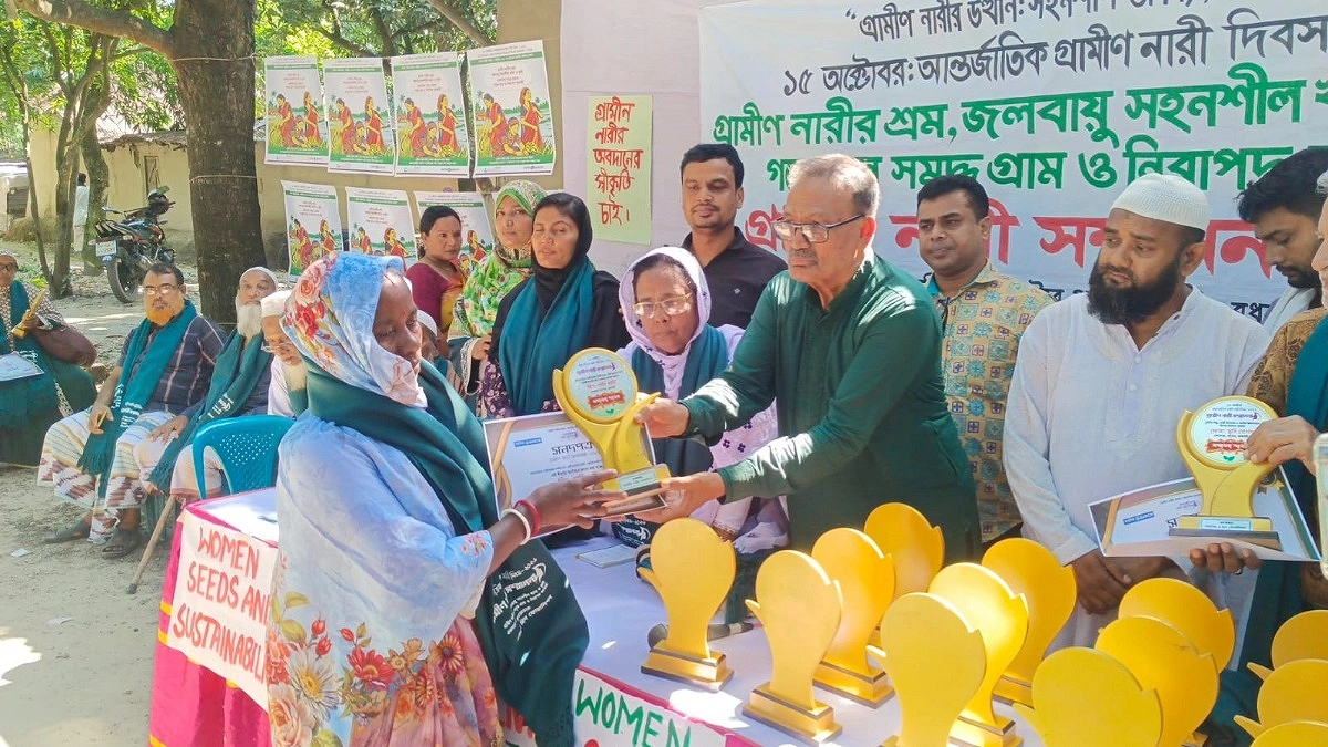 সংগ্রাম থেকে সাফল্য, সম্মাননা পেলেন বরেন্দ্রের ২২ গ্রামীণ নারী