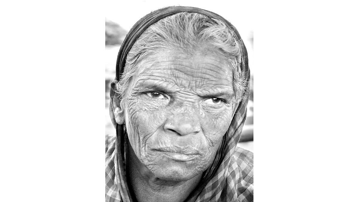 বিশ্ব প্রবীণ দিবস : শেষ জীবনে আইনি ঢাল নয়, যত্ন চান তারা