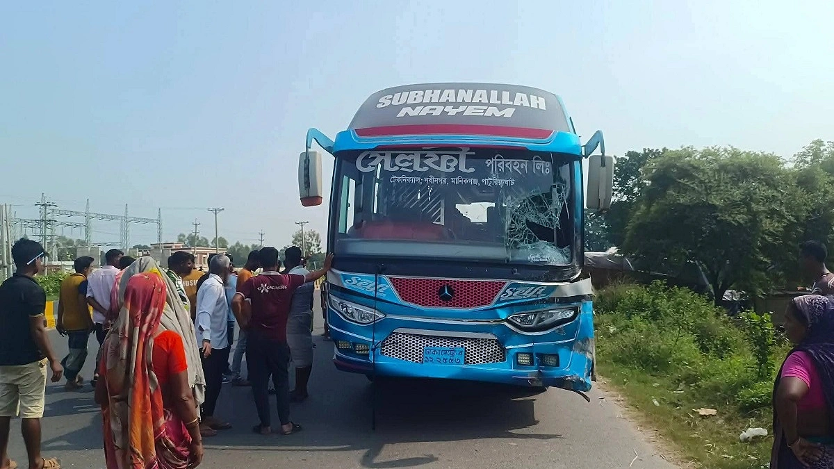 মানিকগঞ্জে বাসের ধাক্কায় ইজিবাইকের দুই যাত্রী নিহত