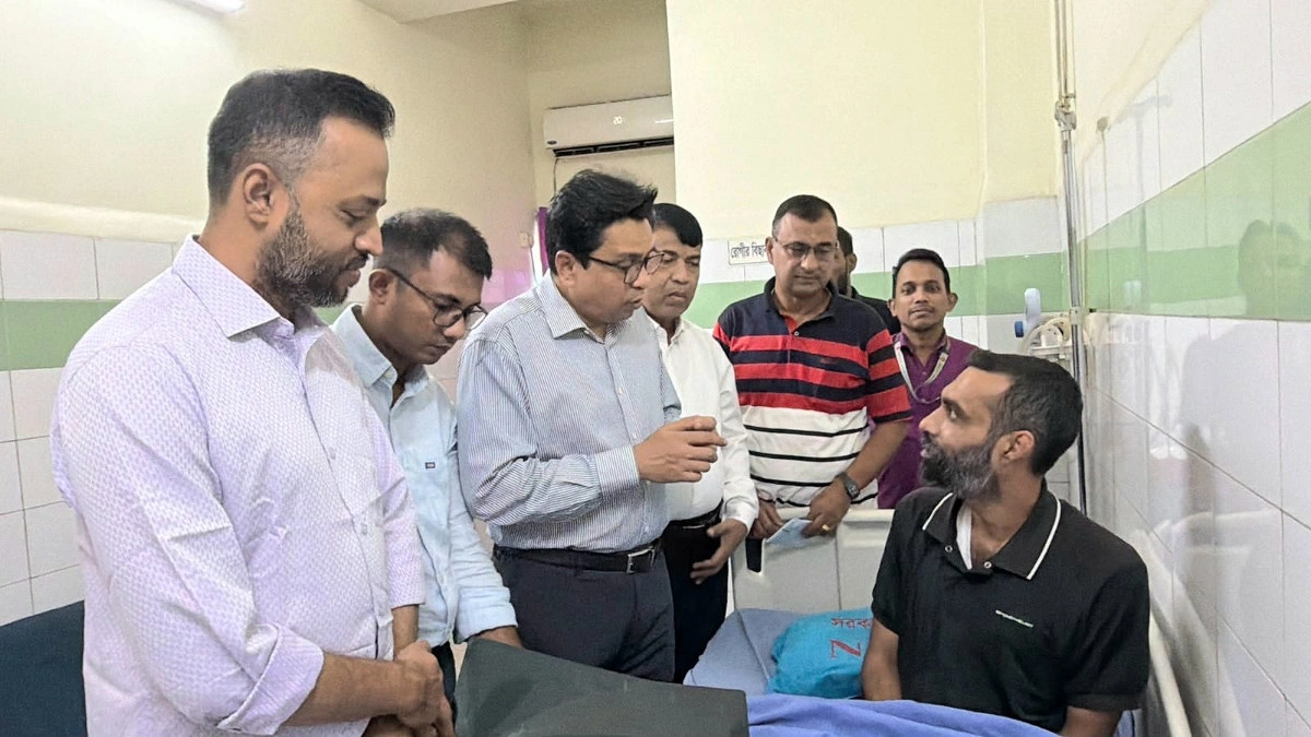 সুস্থ খান সাইফুল, বাড়ি ফেরার আগে আবারও খোঁজ নিলেন প্রধানমন্ত্রী
