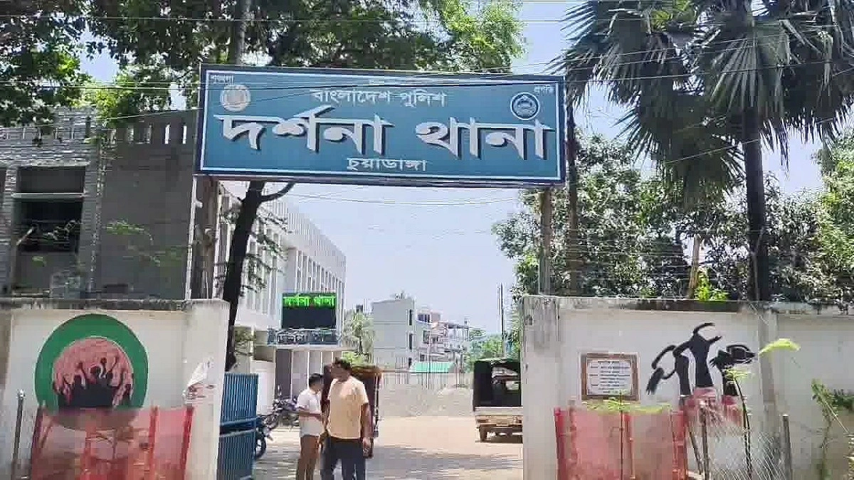 দর্শনায় পুলিশ হেফাজত থেকে আসামি ছিনতাই, গ্রেপ্তার ৯