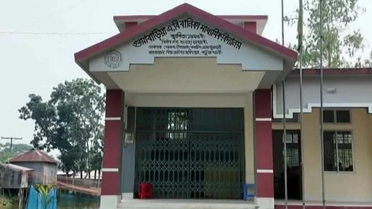 স্কুলে না গিয়েও হাজিরা খাতায় উপস্থিত শিক্ষিকা, বেতন-ভাতা পান নিয়মিত