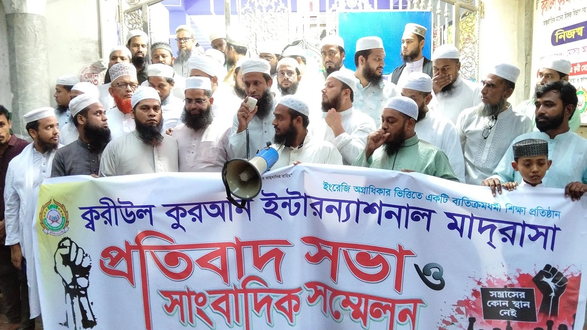 শিশু নিপীড়নের অভিযোগে শিক্ষক গ্রেপ্তার, মাদ্রাসায় হামলায় পাল্টা মামলা