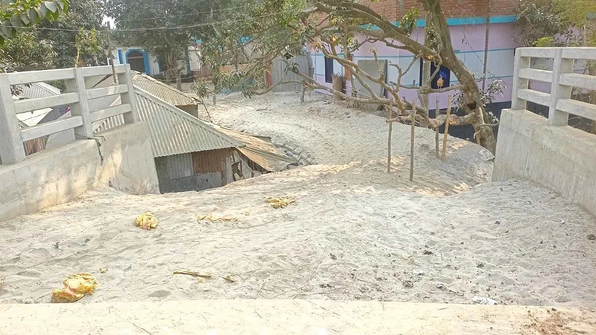 দুই বছর ধরে পথের অপেক্ষায় সেতু