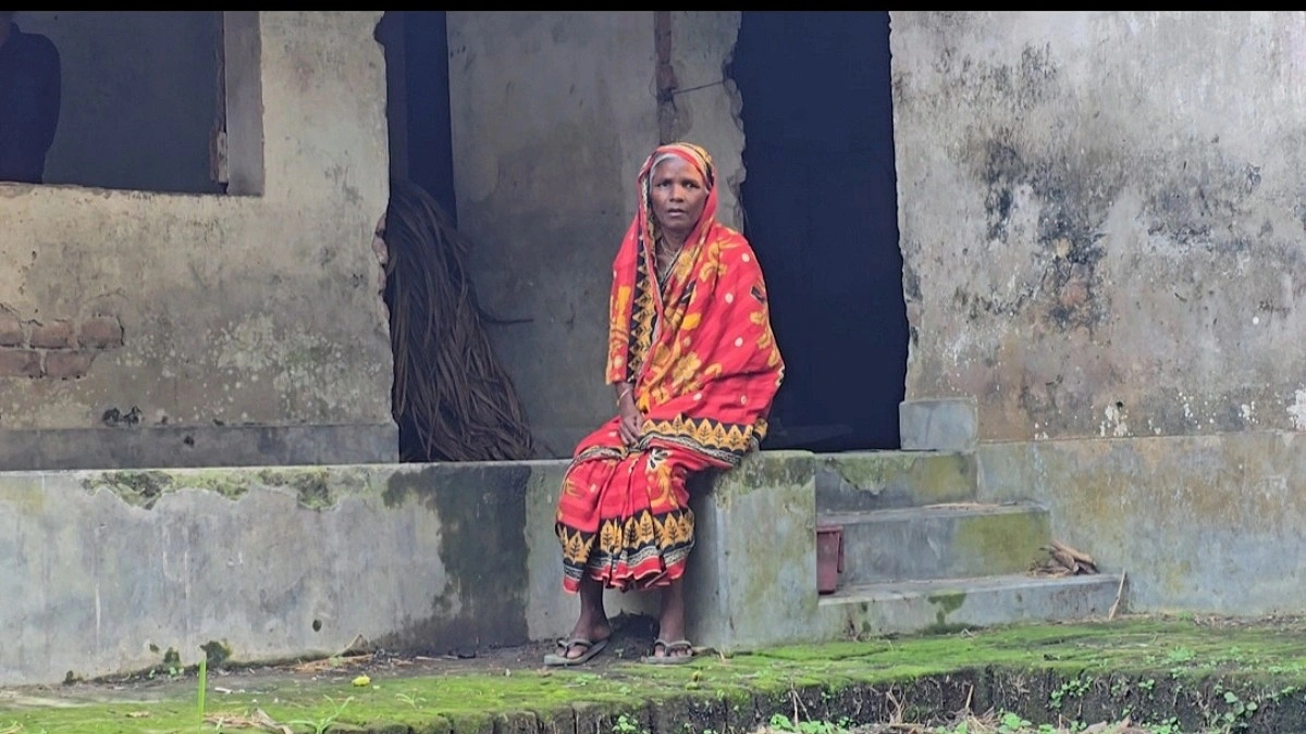 পূজার আনন্দ ছুঁতে পারেনি লতা রানীকে, রাত কাটে অন্যের বারান্দায়