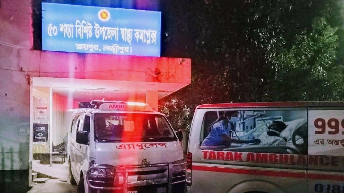 লক্ষ্মীপুর মোবাইলে চার্জে লাগিয়ে গেম খেলছিলেন দুই যুবক, বিস্ফোরণে আহত