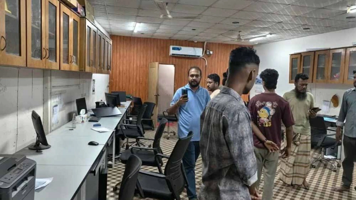 কালকের মধ্যে মামলা না তুললে তোর লাশ পড়বে, এজেআর কুরিয়ারের ব্যবস্থাপককে হুমকি