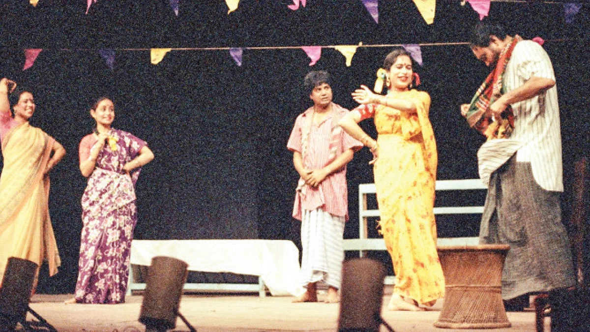 ‘দেওয়ান গাজীর কিসসা’ মঞ্চনাটকের একটি দৃশ্যে