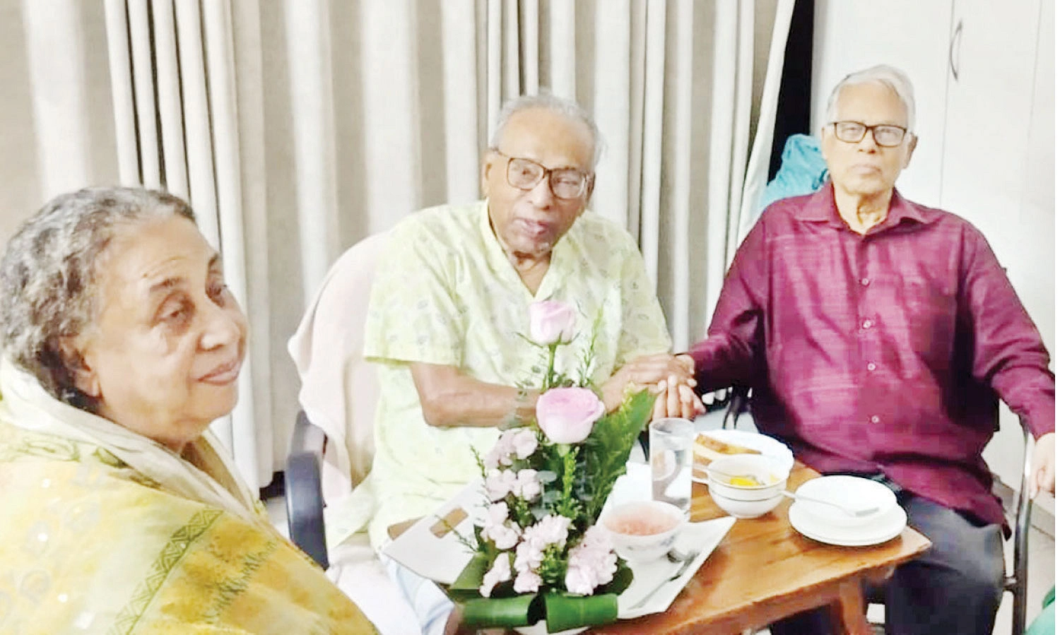 বড় ভাই প্রবাদপ্রতিম মনোরোগ চিকিৎসক ডা. হেদায়েতুল ইসলামের ৯৩ তম জন্মদিনে বড় ভাই প্রবাদপ্রতিম মনোরোগ চিকিৎসক ডা. হেদায়েতুল ইসলামের ৯৩ তম জন্মদিনে