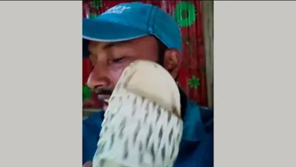 মনোহরগঞ্জে পদ না পেয়ে নিজের গালে জুতাপেটা ছাত্রদল নেতার