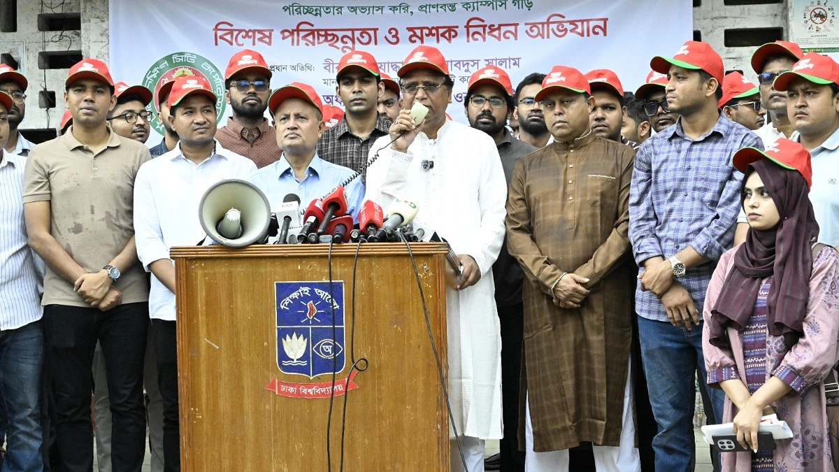 ক্যাম্পাসে ময়লা ফেলার বিষয়ে শিক্ষার্থীদের দায়িত্বশীল হতে হবে