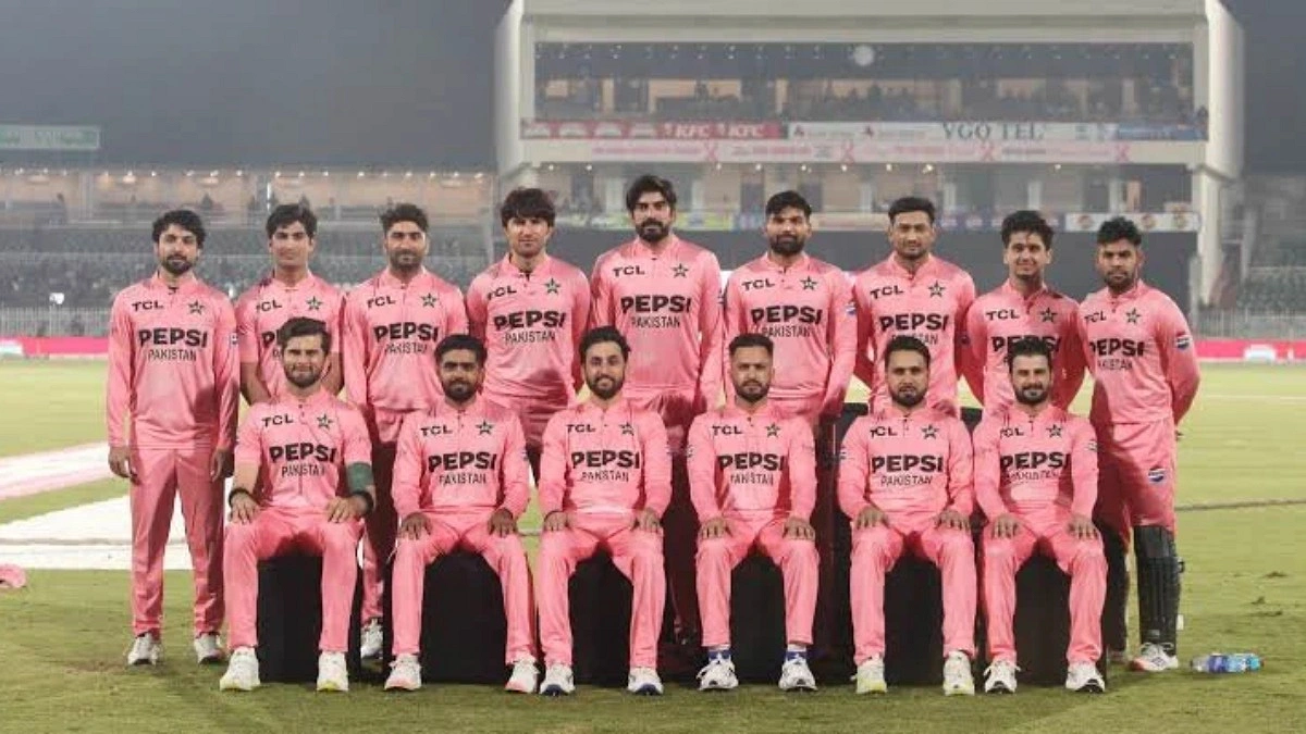 ইংল্যান্ডের বিপক্ষে কেন গোলাপি জার্সিতে পাকিস্তান?