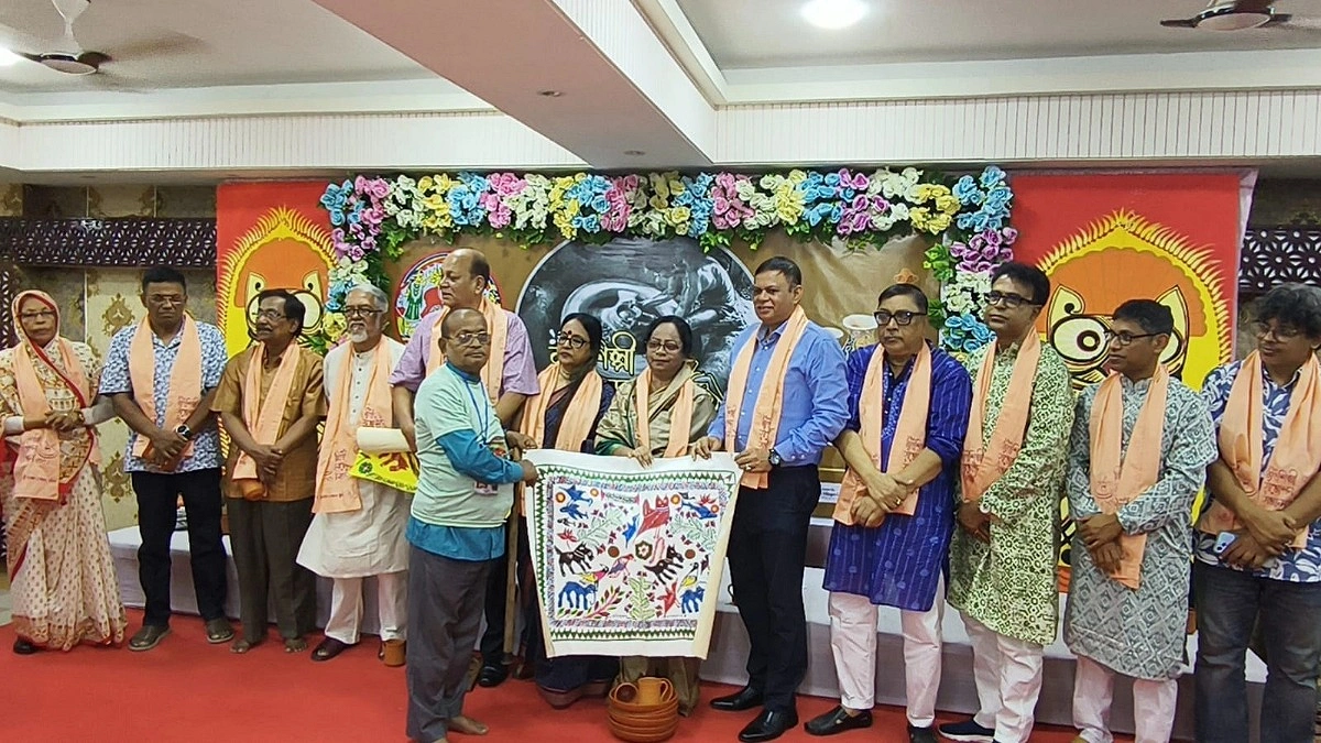 বরিশালে ১৮ মৃৎশিল্পীকে সম্মাননা