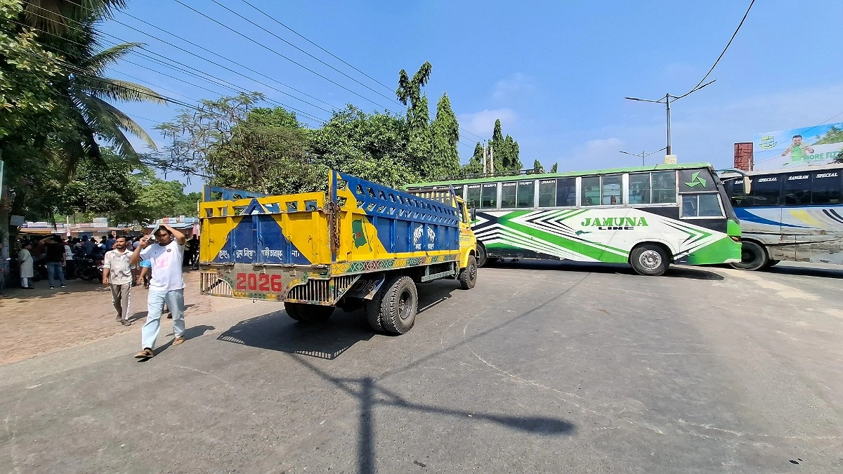 শাকেরের মৃত্যুর রহস্য উদ্‌ঘাটনের দাবিতে মাগুরা-ঢাকা মহাসড়ক অবরোধ