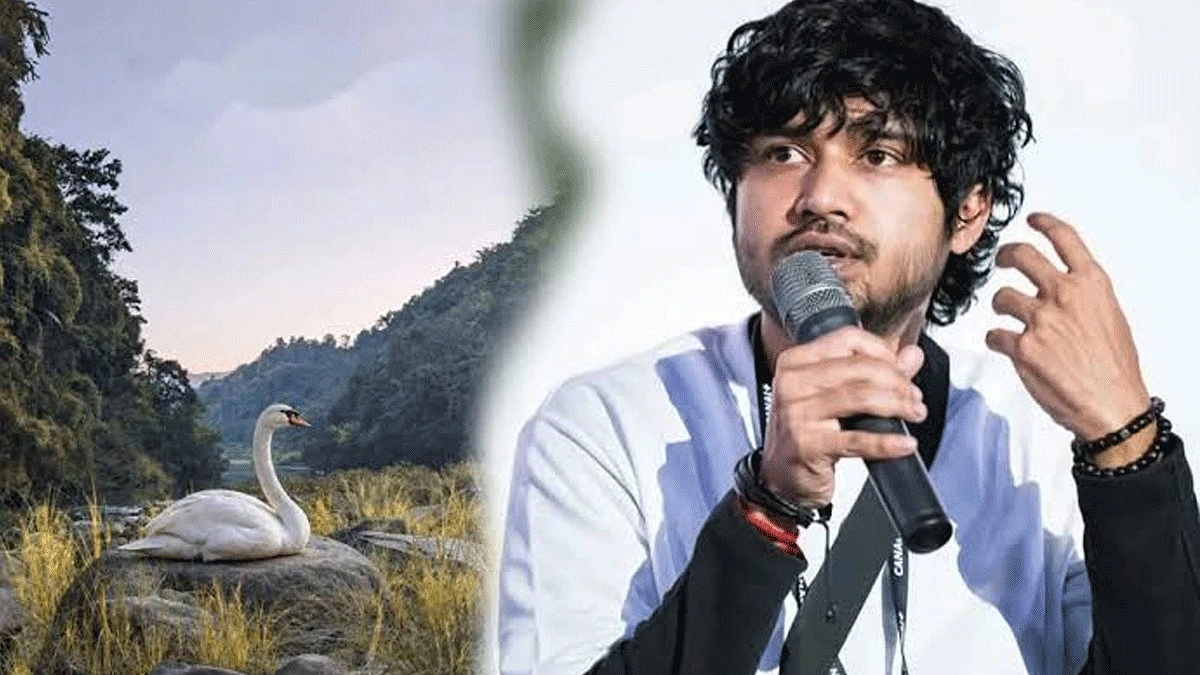 ফরাসি উৎসবে ‘অলৌকিক রাজহাঁস’
