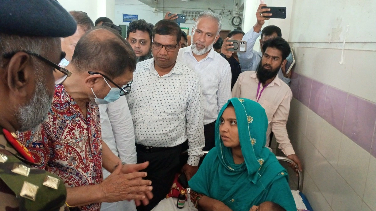 ময়মনসিংহ মেডিকেল আকস্মিক পরিদর্শনে স্বাস্থ্যমন্ত্রী, পেলেন নানা অনিয়ম