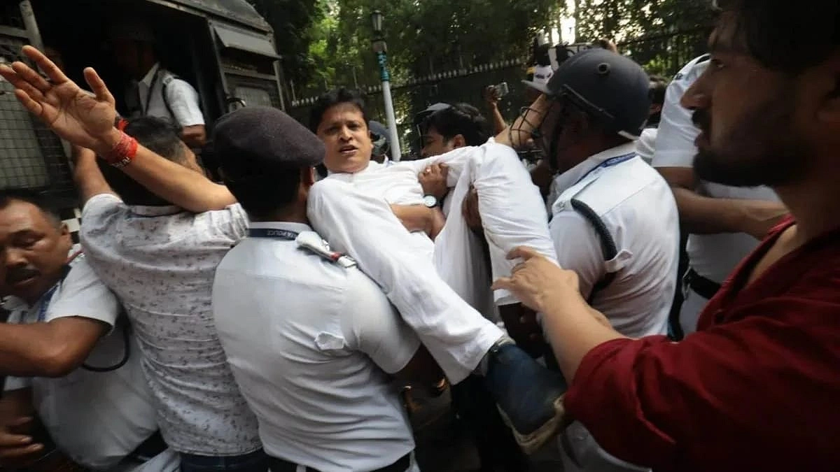 জ্ঞানেশ হটাও স্লোগানে উত্তাল কলকাতা
