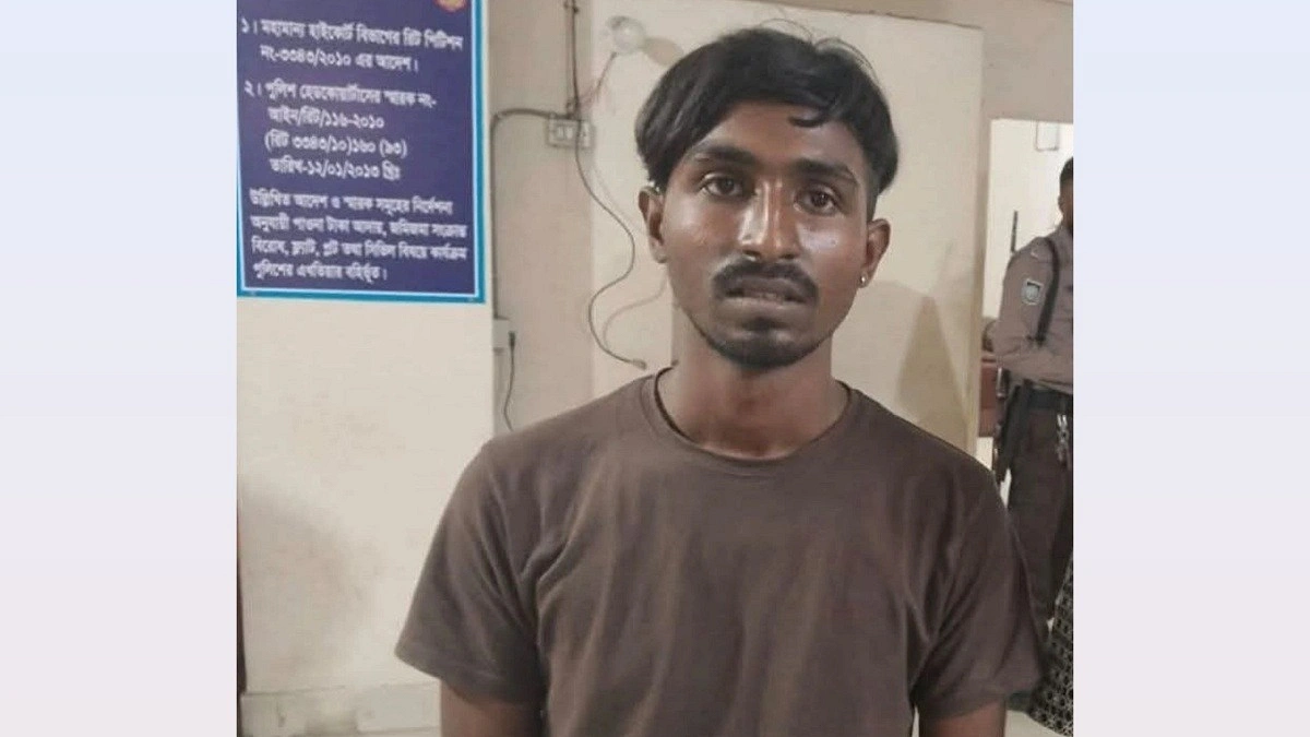 ছুরিকাহত হয়েও ছিনতাইকারীকে ছাড়েননি এসআই