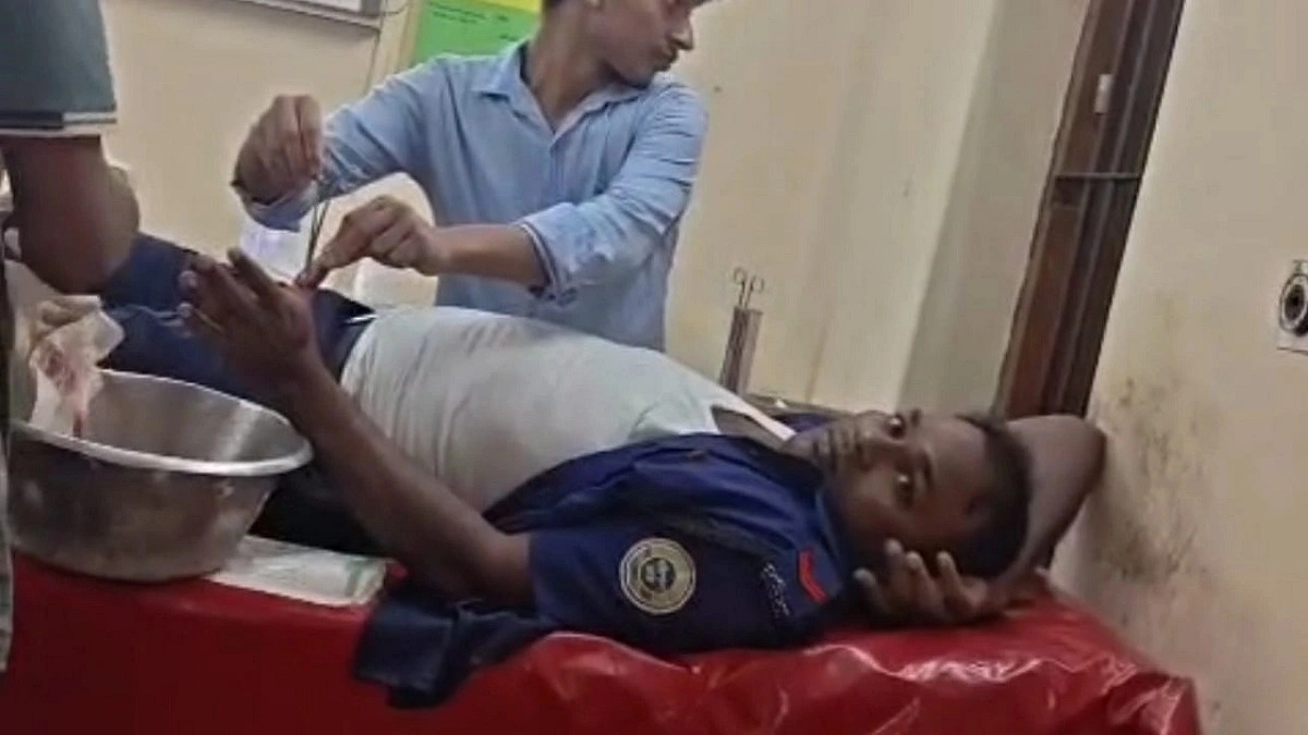 মা ইলিশ রক্ষা করতে গিয়ে জেলেদের হামলায় আহত পুলিশসহ ২
