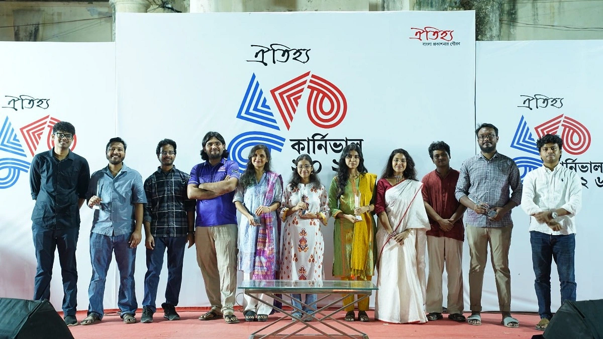 সাত বিশ্ববিদ্যালয়ের সাহিত্য ক্লাবকে সম্মাননা দিল ঐতিহ্য