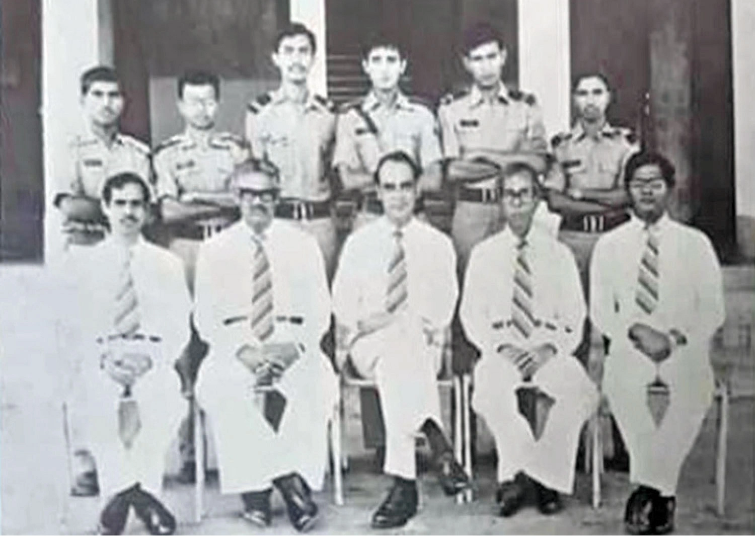 মির্জাপুর ক্যাডেট কলেজে ১৯৮৪ সালে কলেজ বার্ষিকী পরিষদে পেছনে বাম থেকে দ্বিতীয় জি এইচ হাবীব মির্জাপুর ক্যাডেট কলেজে ১৯৮৪ সালে কলেজ বার্ষিকী পরিষদে পেছনে বাম থেকে দ্বিতীয় জি এইচ হাবীব