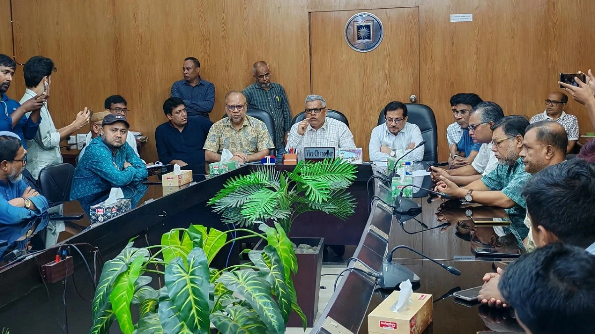 সিসিটিভি ফুটেজ মুছে ফেলার অভিযোগে রাবির হল প্রাধ্যক্ষকে অব্যাহতি