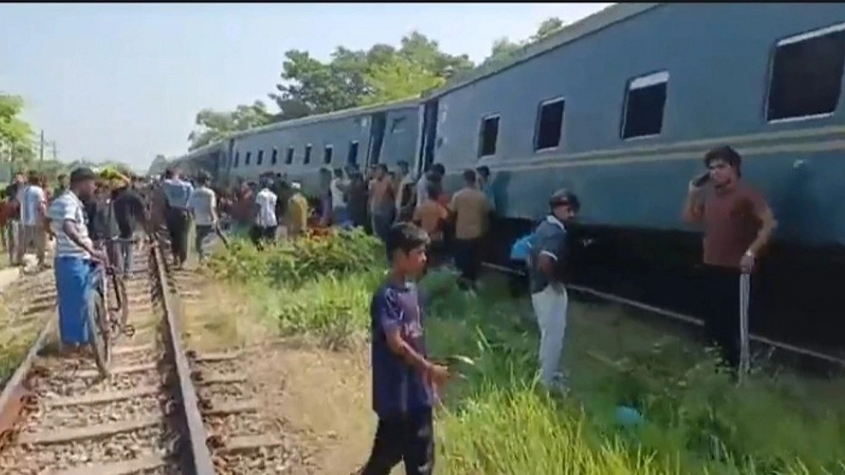 লাকসামে কর্ণফুলী ট্রেন লাইনচ্যুত: পাঁচ সদস্যের তদন্ত কমিটি গঠন