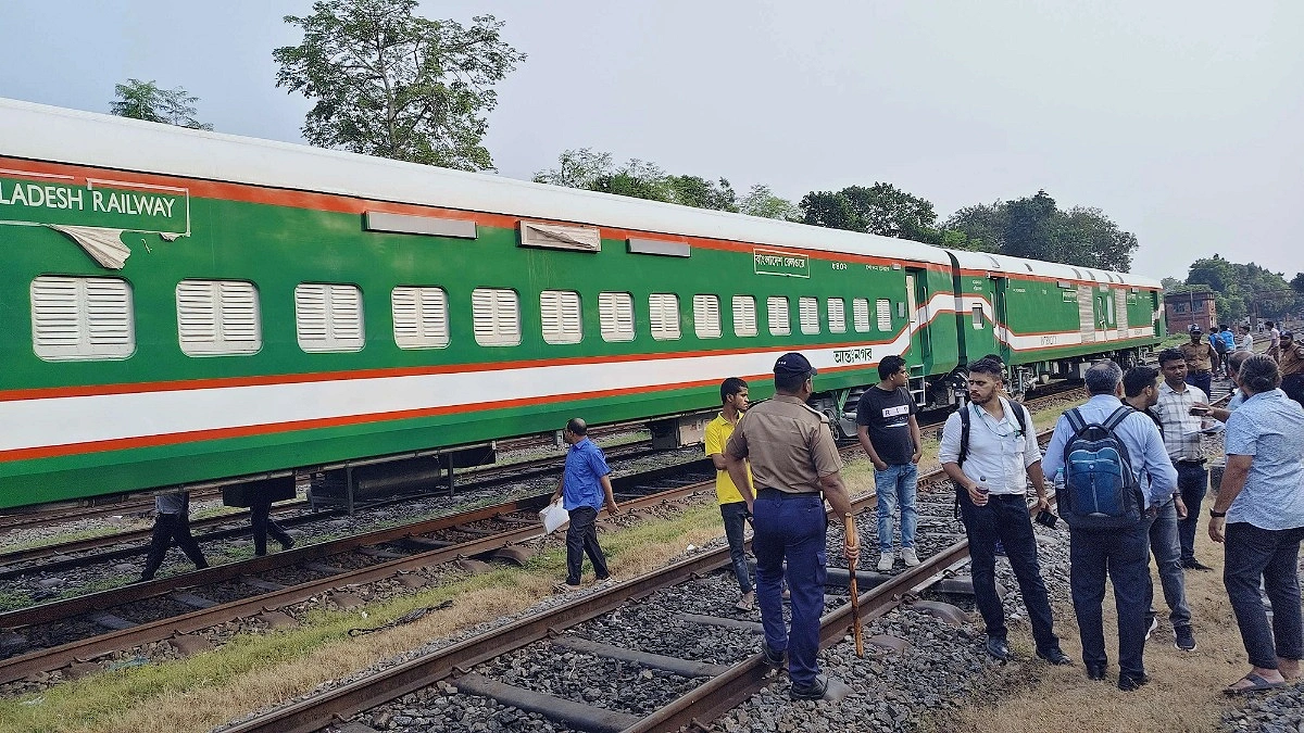 ভারত থেকে দর্শনা হয়ে বাংলাদেশে এলো ১৮ রেলকোচ