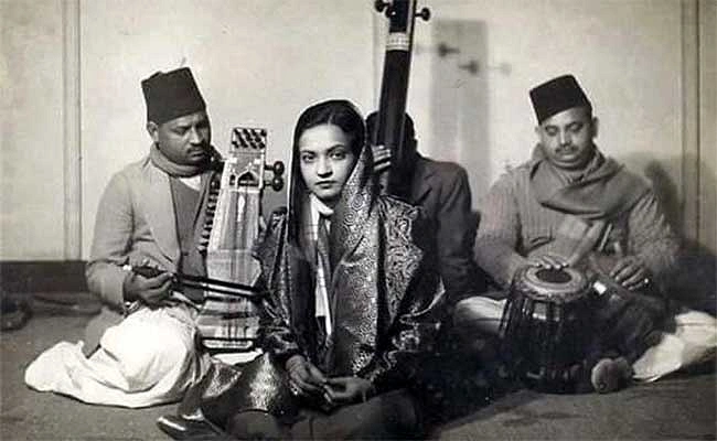 কিশোর বয়সে বেগম আখতার