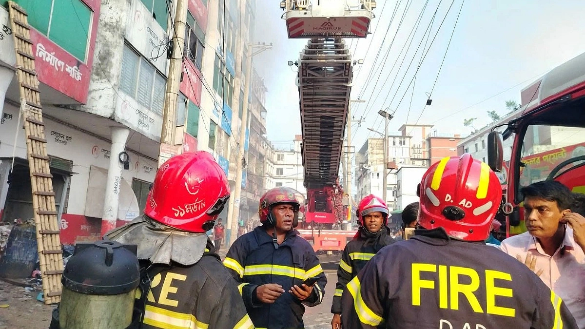 গাজীপুরে পোশাক কারখানায় আগুন, ধোঁয়ায় অসুস্থ ৭০ জনকে উদ্ধার
