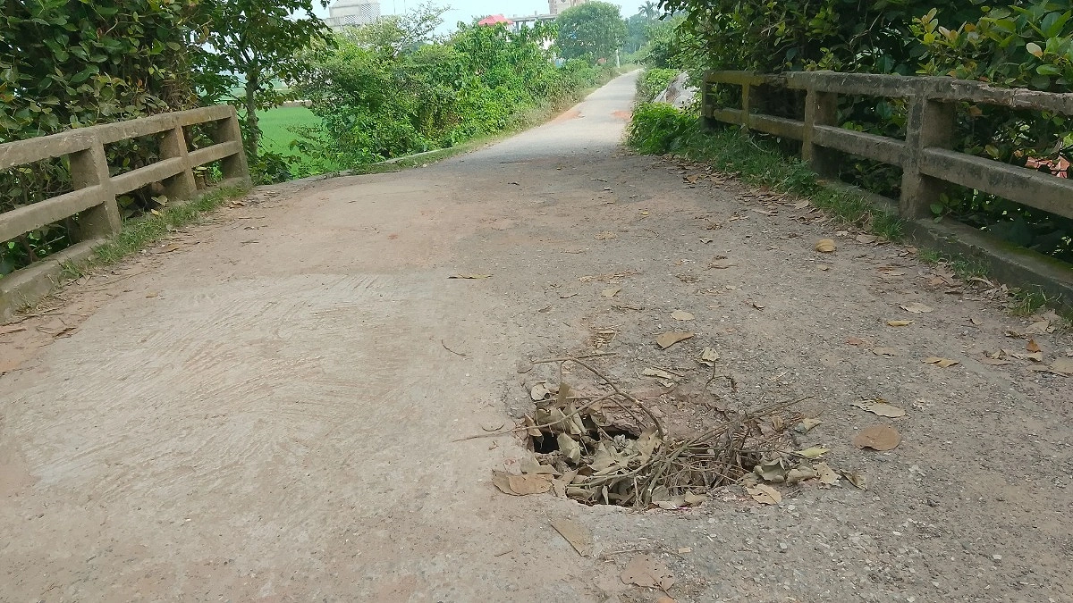 সরাইলের সেই ভাঙা সেতুতে আবারও ভাঙন