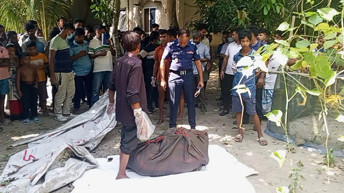 মতলবে বিল থেকে কম্বল মোড়ানো নারীর মরদেহ উদ্ধার