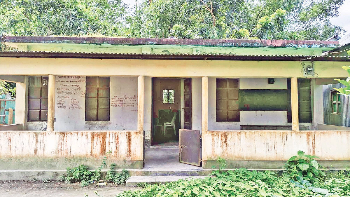 জামালপুরের কমিউনিটি ক্লিনিকে থাকেন না স্বাস্থ্যকর্মীরা