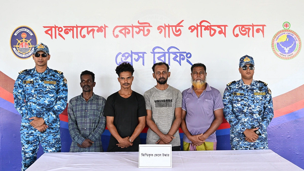 সুন্দরবনে সম্রাট বাহিনীর কবল থেকে উদ্ধার চার জেলে