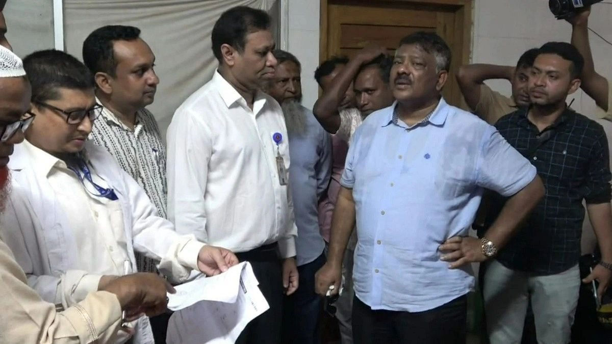 হাসপাতাল পরিদর্শনে হুইপ দুলু: অনুপস্থিত চিকিৎসক-স্টাফদের বিরুদ্ধে ব্যবস্থার নির্দেশ