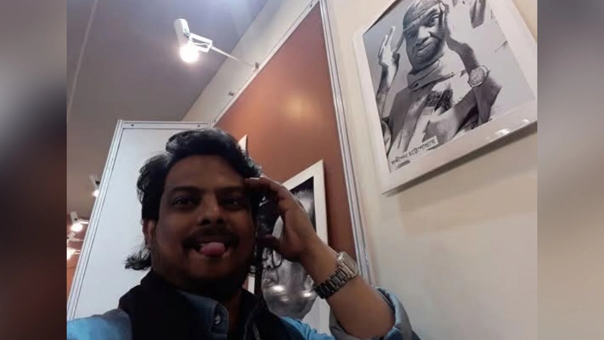 কথাকারের মোড়কে আদতে এক ক্ষ্যাপা কবি