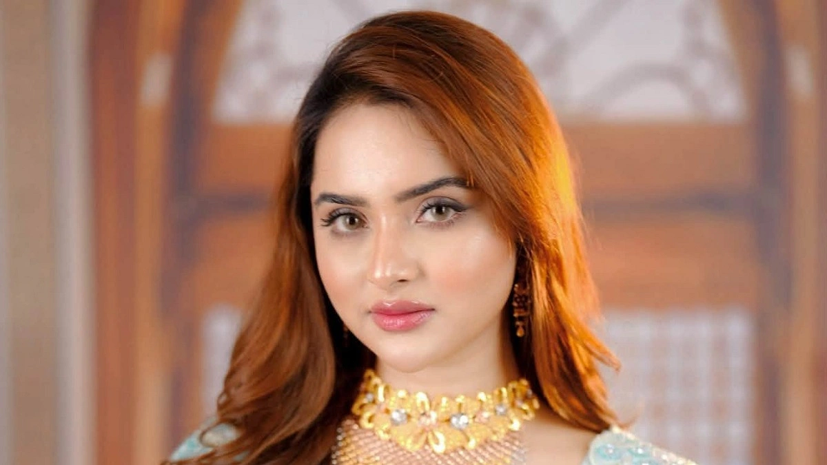 সাড়ে ৫ টায় আমন্ত্রণ জানিয়ে নায়িকা এলেন রাত ৯ টায়