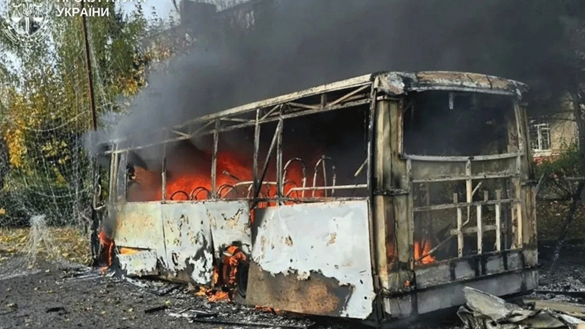 ইউক্রেনের দুই বাসে রুশ হামলা, নিহত অন্তত ৩০